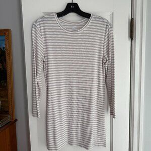 Old Navy Tunic Top | 3/4 Sleeves | Side Slits | Size Small